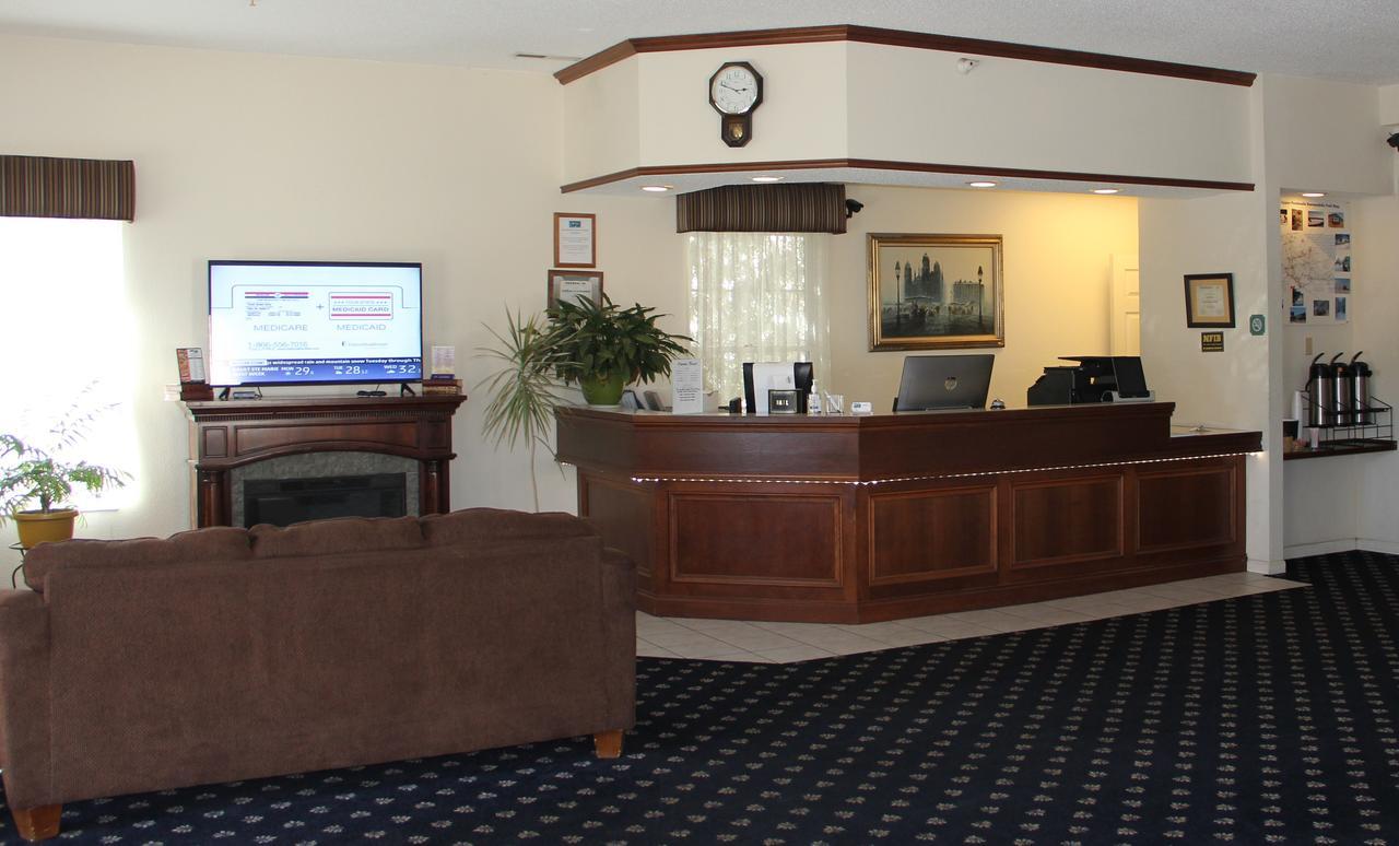 Voyager Inn Сент-Ігнас Екстер'єр фото